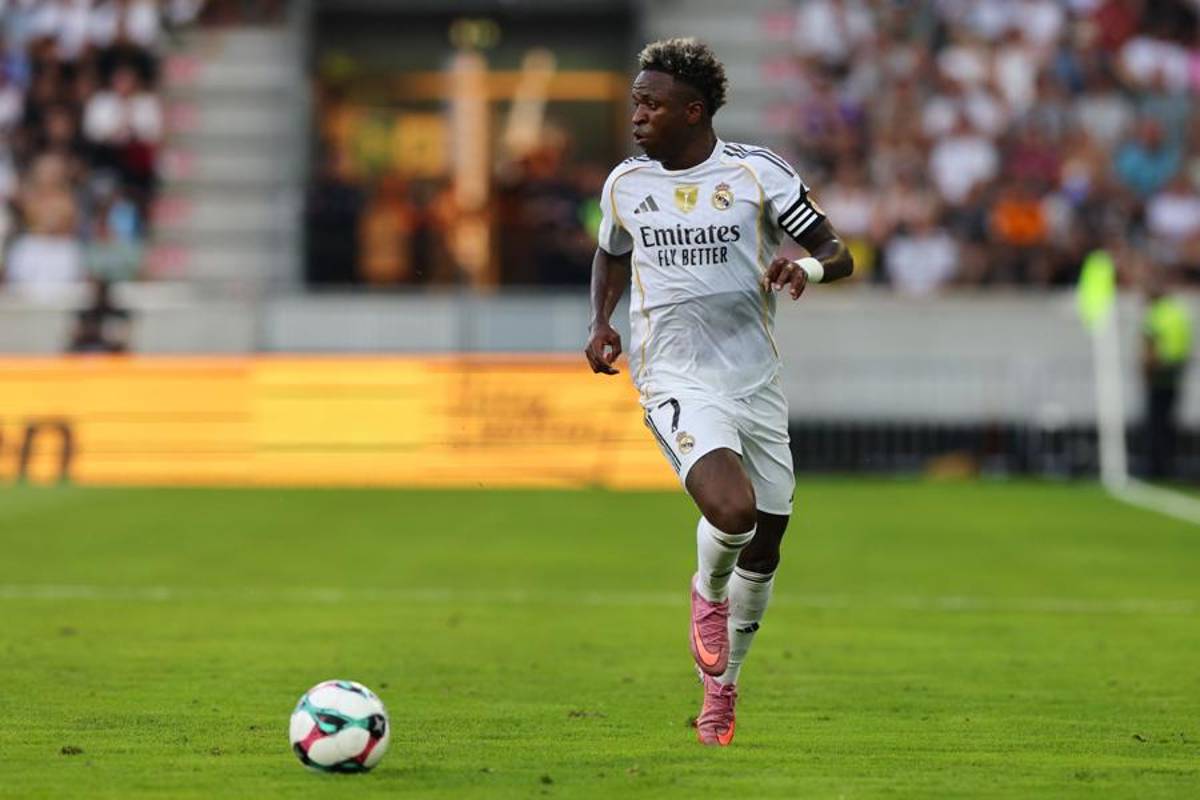 Un aficionado salta al campo y así reaccionó Mbappé; Arda Güler brilla y el debutante se lució con Real Madrid