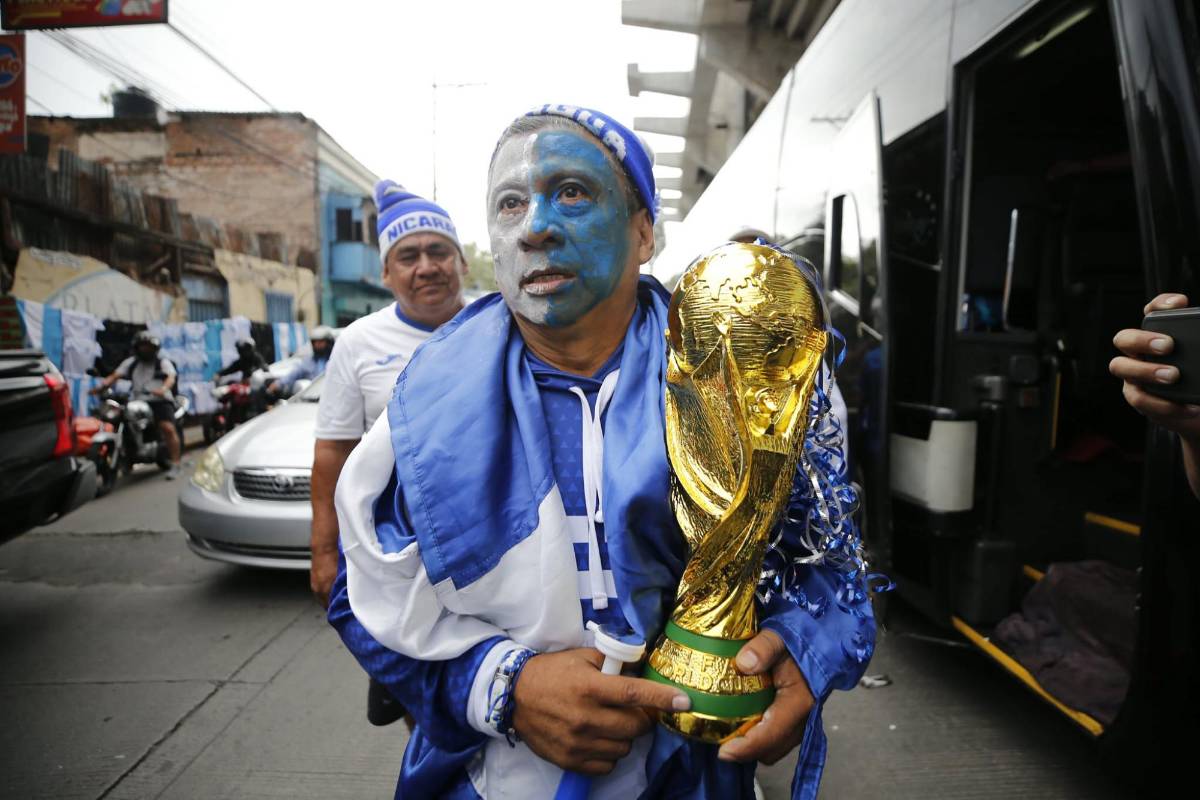 La bella nicaragüense que enamoró y las hondureñas que arrancaron suspiros; el ambiente del Honduras vs Nicaragua