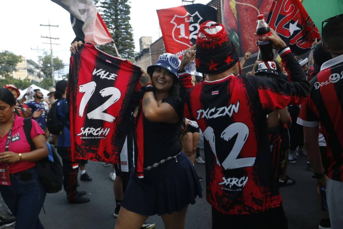 Ambientazo para el Motagua-Alajuelense y las muñecotas en el Estadio Nacional
