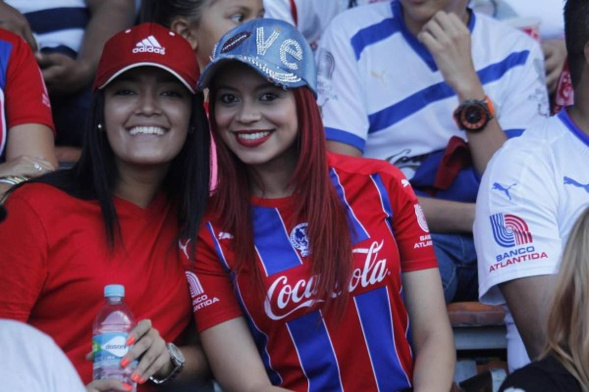 Las chicas más bellas de la gran final entre Olimpia y Real Sociedad