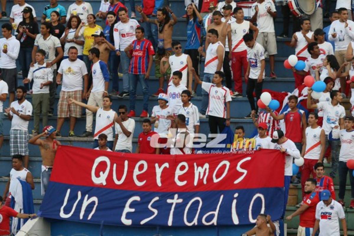 NO VISTE EN TV: Lluvia de huevos, pancartas en el Nacional y chicas lindas