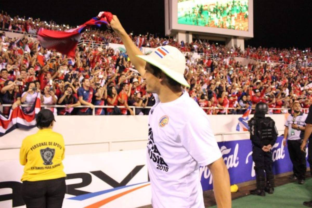 El emotivo festejo de jugadores de Costa Rica y la belleza de Andrea Salas