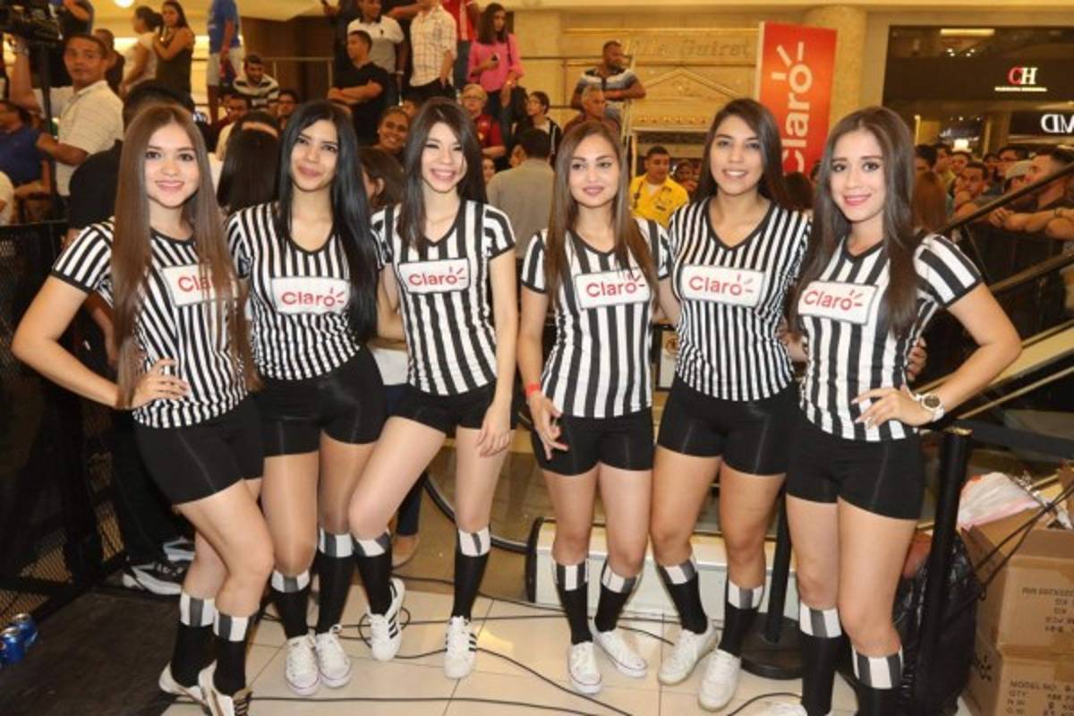 Las hermosas chicas que adornan llegada de Ronaldinho a Honduras