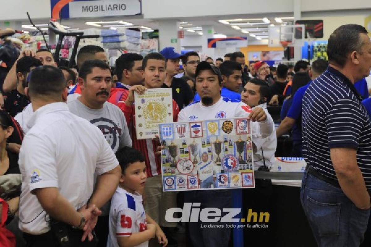 ¡Locura por la 31! Así fue la firma de autógrafos de Olimpia junto a sus aficionados