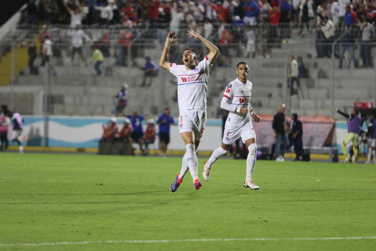 Alajuelense le pintó la cara, decepción en Olimpia al fallar en Copa Centroamericana 2025 y lágrimas al salir en camilla