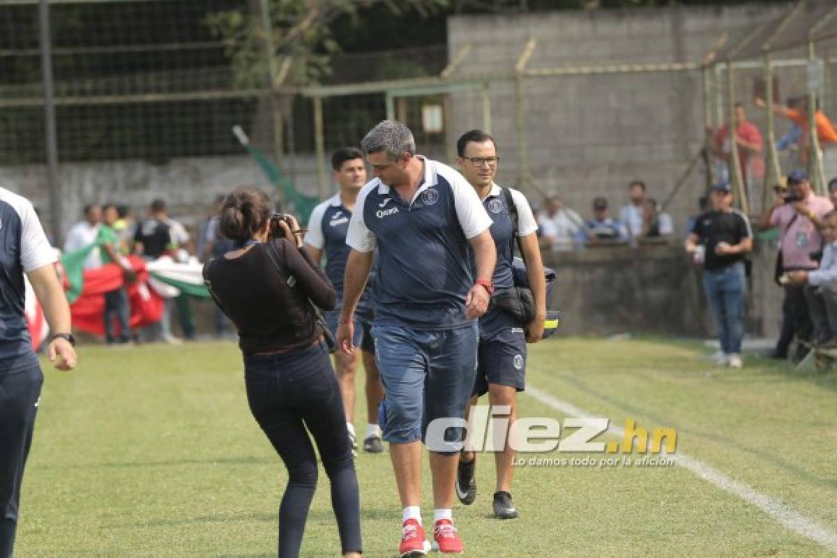 ¡Bien bañado! Diego Vázquez vive su tarde más difícil como técnico del Motagua