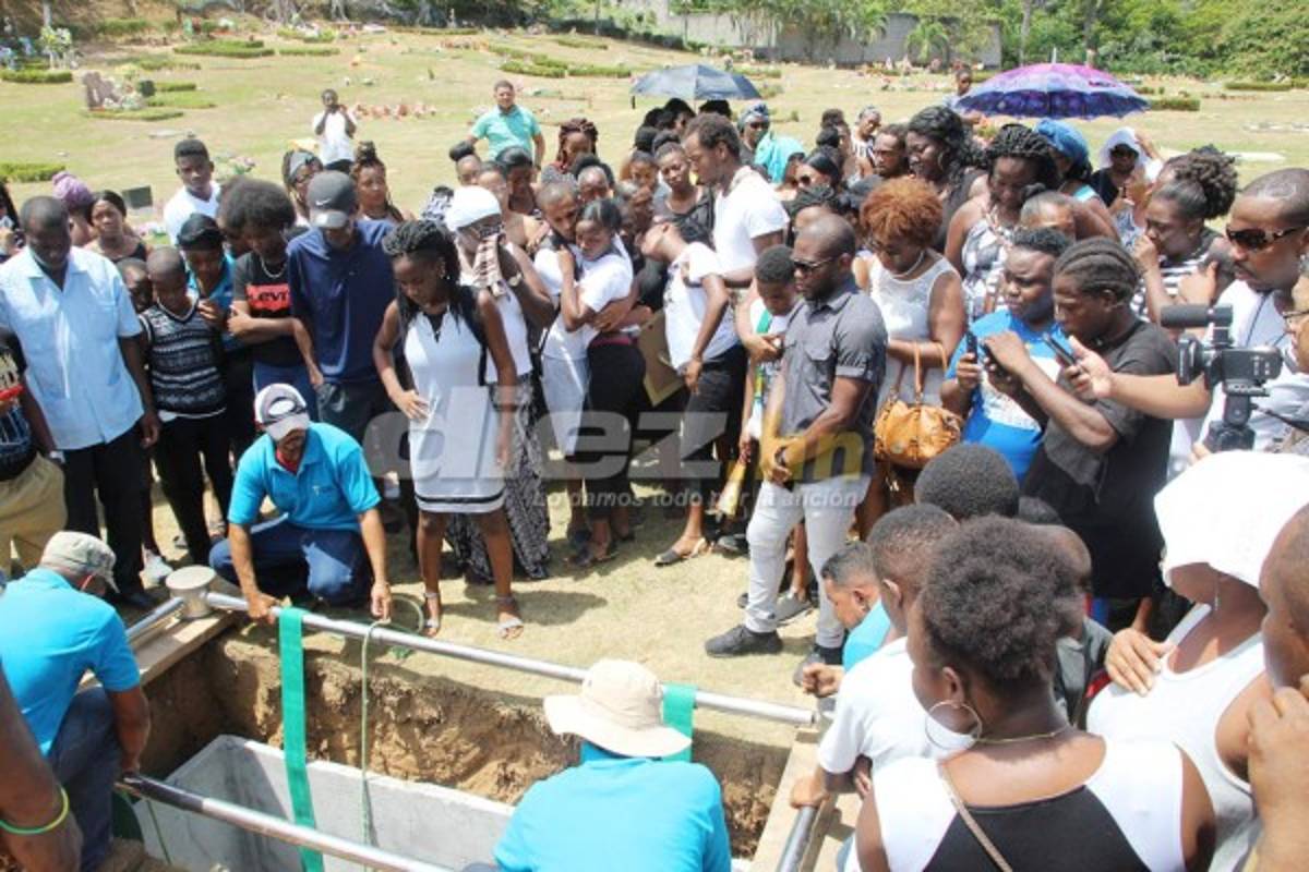 FOTOS: Las desgarradoras imágenes en el sepelio de Walter 'Pery' Martínez