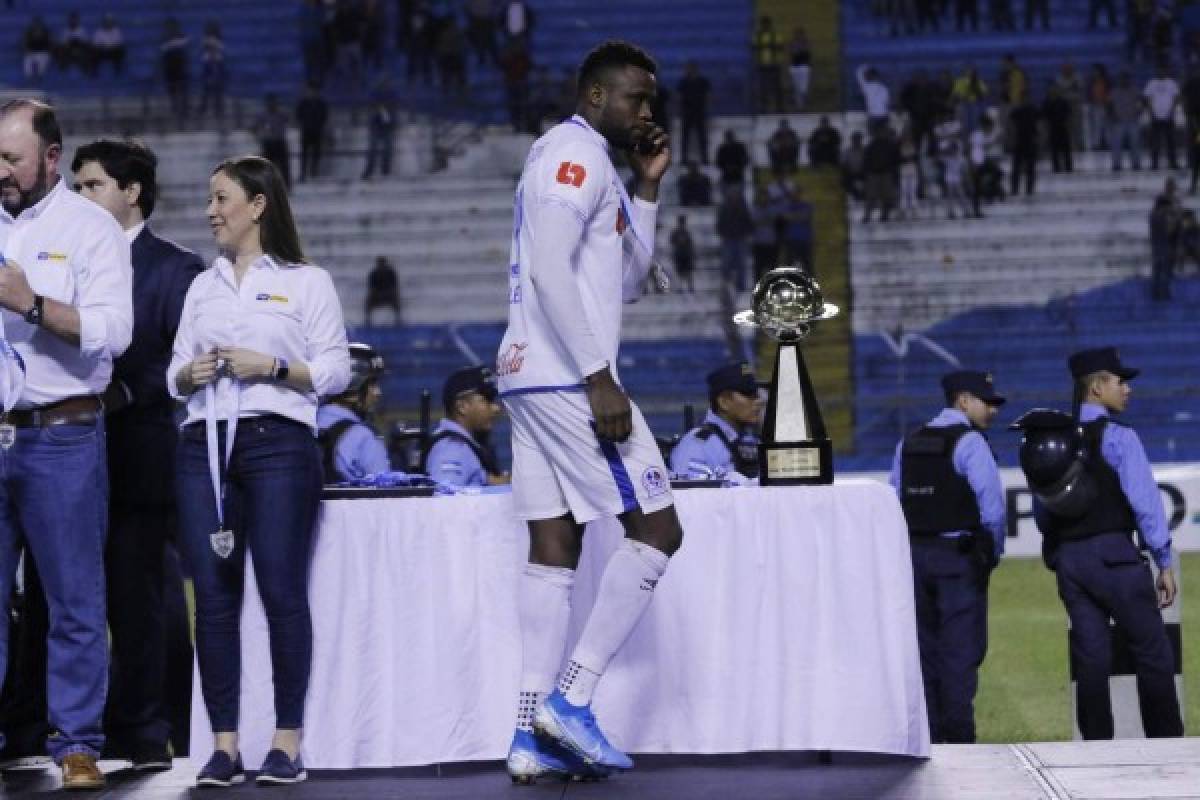 ¡Besos y gritos! La eufórica celebración de Real España, campeón de la Copa Premier