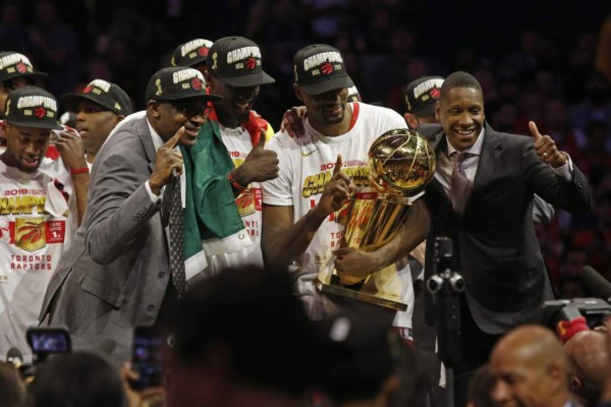 OAKLAND, CA - JUNE 13: Pascal Siakam #43, Serge Ibaka #9 and Masai Ujiri of the Toronto Raptors celebrate with the Larry O'Brien Trophy on stage after winning Game Six of the NBA Finals against the Golden State Warriors on June 13, 2019 at Oracle Arena in Oakland, California. NOTE TO USER: User expressly acknowledges and agrees that, by downloading and/or using this photograph, user is consenting to the terms and conditions of the Getty Images License Agreement. Mandatory Copyright Notice: Copyright 2019 NBAE Rey Josue II/NBAE via Getty Images/AFP