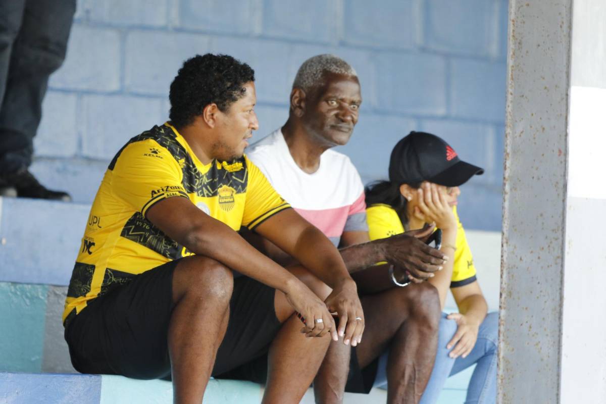 ¿Quién es la hermosa señorita de la Cruz Roja? mundialista y Batman se hacen presentes en el derbi Real España vs Marathón