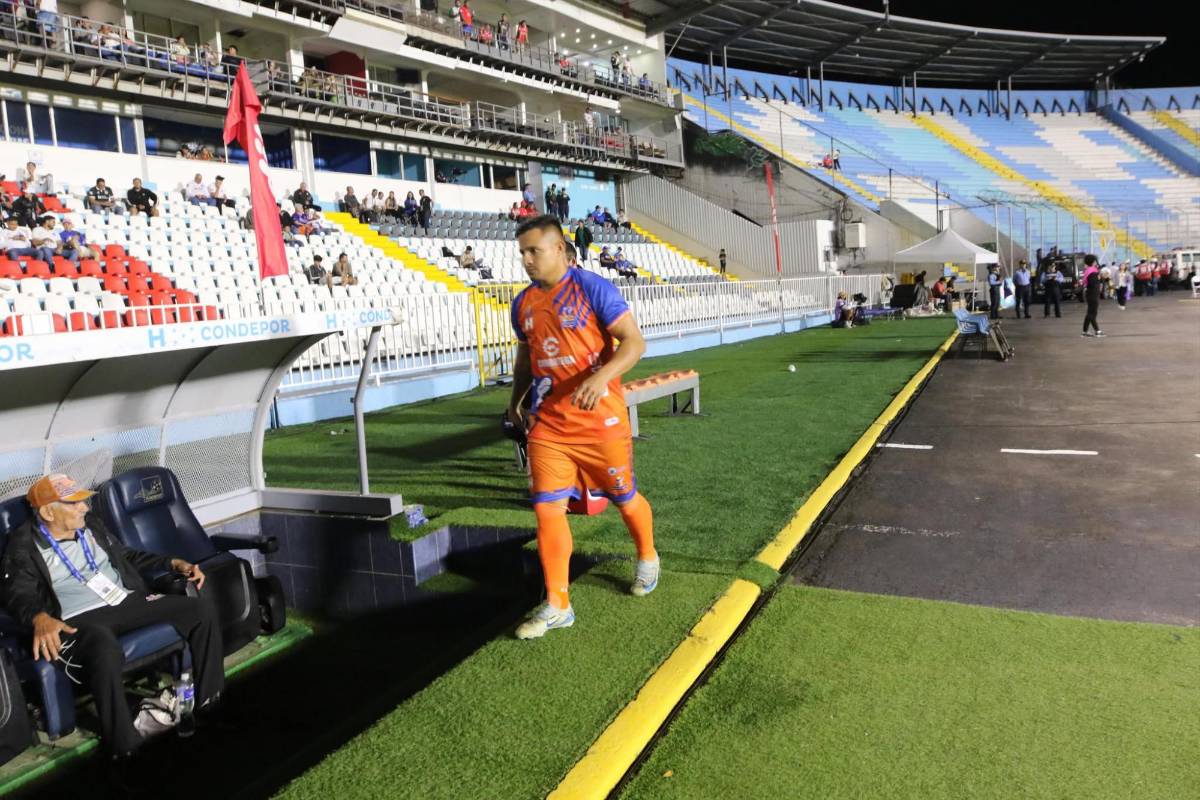 Alberth Elis le sonríe al fútbol, la nueva sorpresa que nadie sabía del Nacional y Olimpia presentó su título ante Lobos UPN