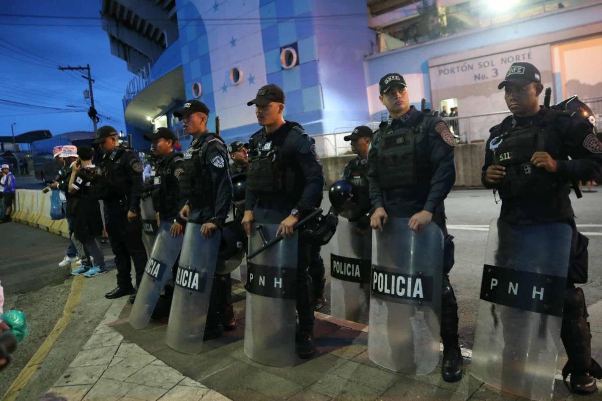 Fiestón de la Ultra Fiel, guapas chapinas y todo el ambiente del Olimpia-Xelajú por Copa Centroamericana