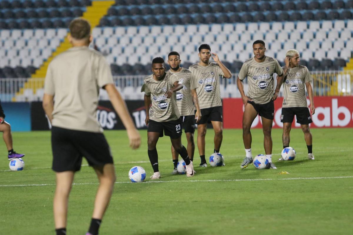 Los panameños se apoderan del estadio Nacional Chelato Uclés y buscan dar la sorpresa ante el Motagua de Diego Vázquez