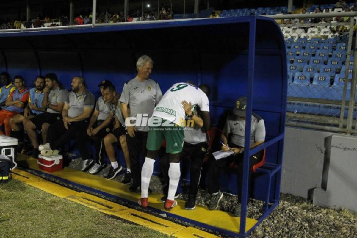 En fotos: La euforia de Wilmer Cruz y la barra del Real España estalla de furia