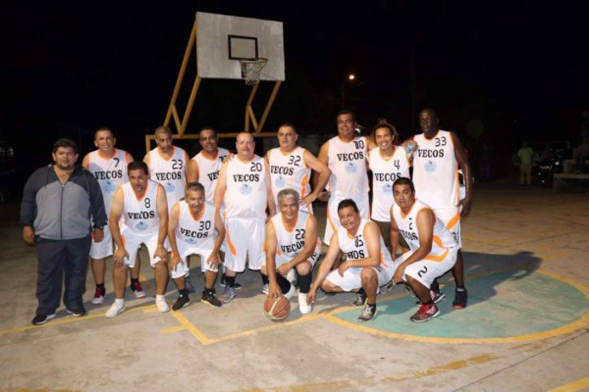 Llenazo en cancha para ver el debut de Rambo como jugador de baloncesto