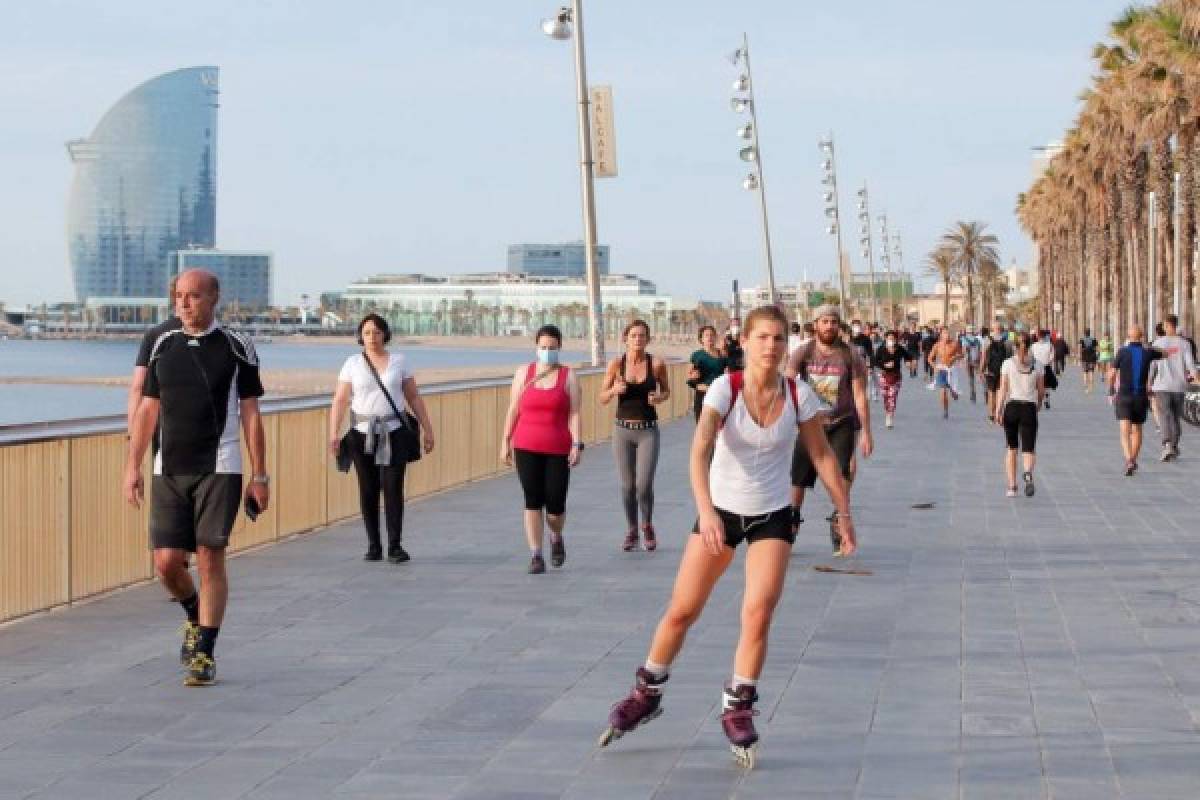 Preocupación en España por personas que salieron a pasear y hacer ejercicios en medio del coronavirus