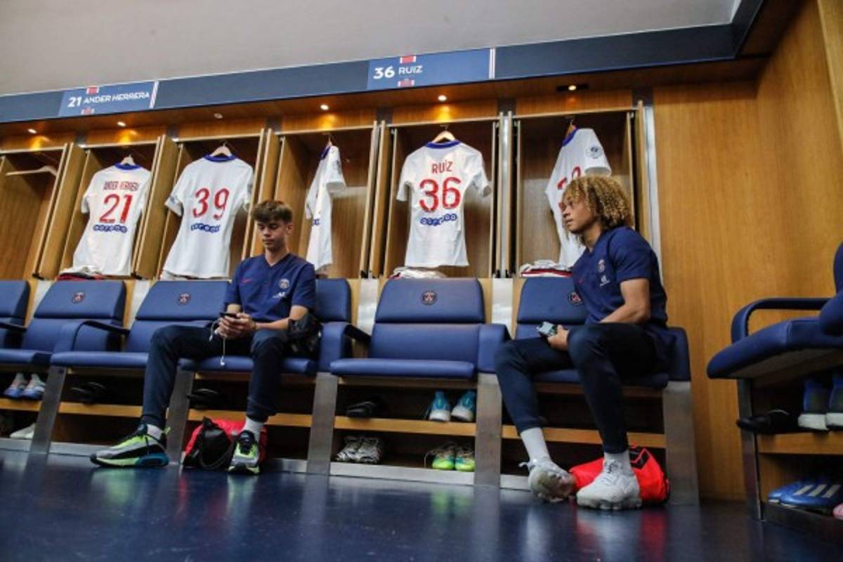 Así luce Xavi Simons, la joyita que el PSG le robó al Barcelona y que ya hizo su debut