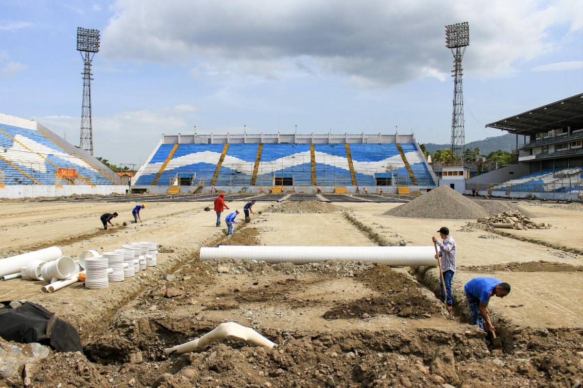 ¿Podría ser sede de la Selección? Así avanza la instalación de cancha élite al Estadio Morazán y cuándo estará lista