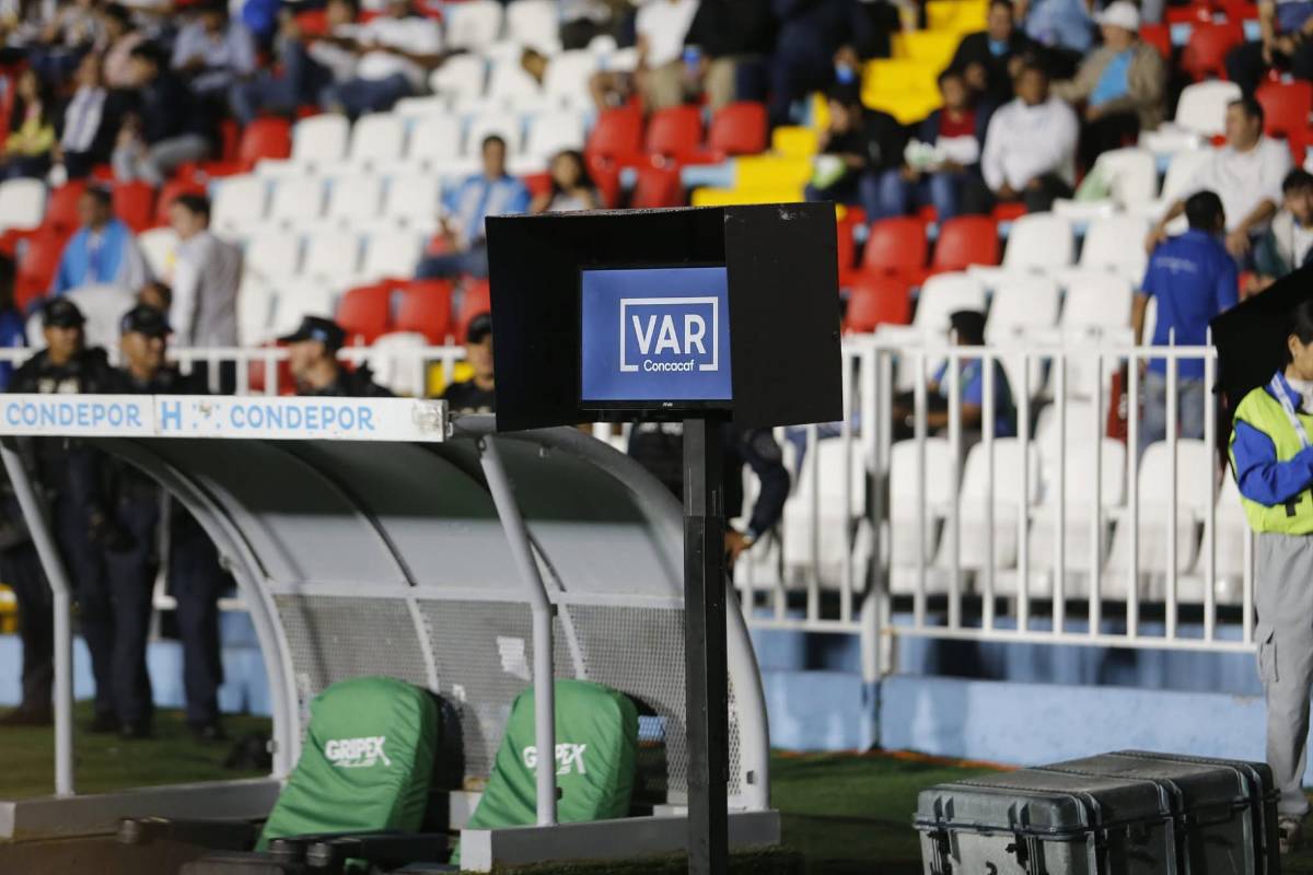 La bella nicaragüense que enamoró y las hondureñas que arrancaron suspiros; el ambiente del Honduras vs Nicaragua