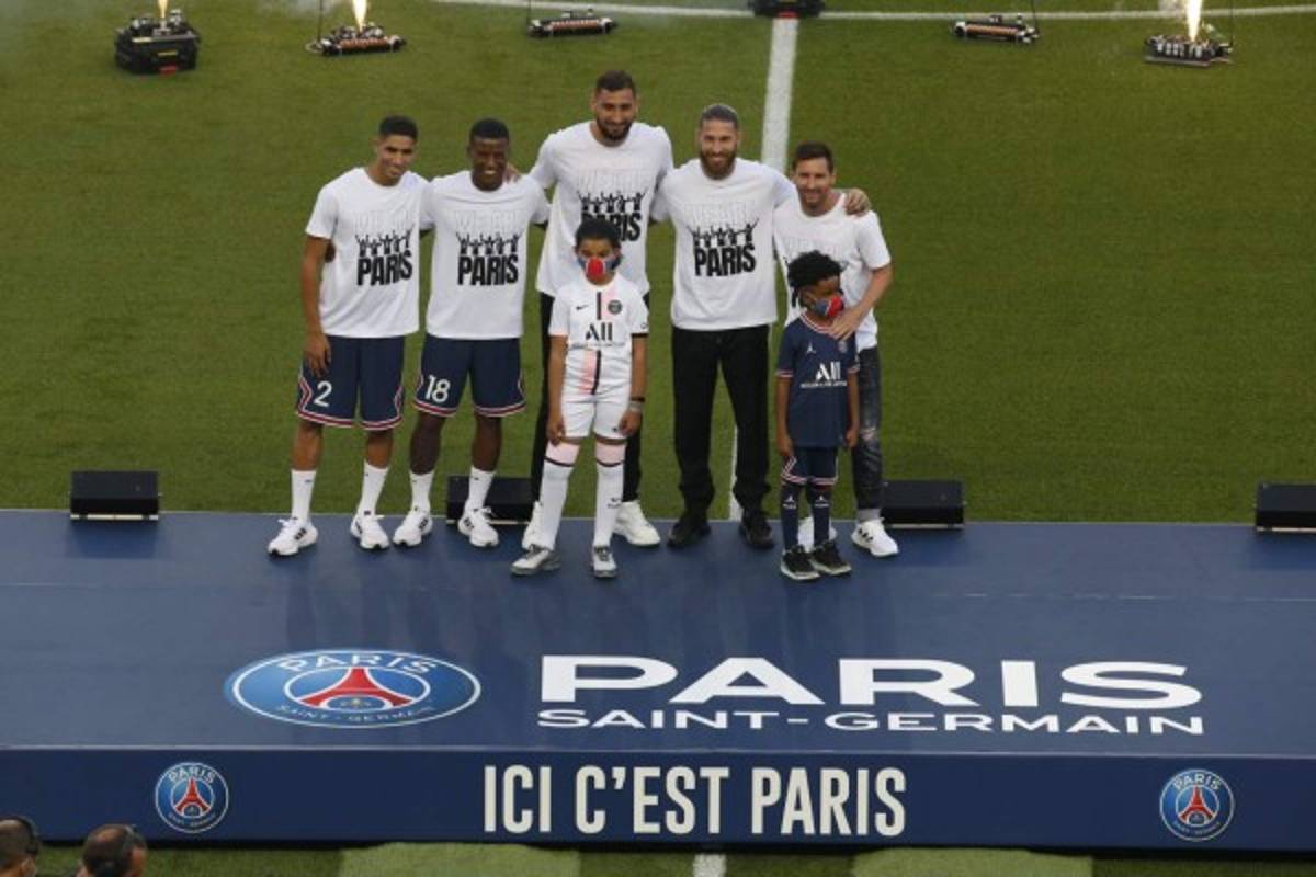 Éxtasis en París e invitado de lujo: así fue la presentación de Messi ante la afición del PSG en el Parque de los Príncipes  
