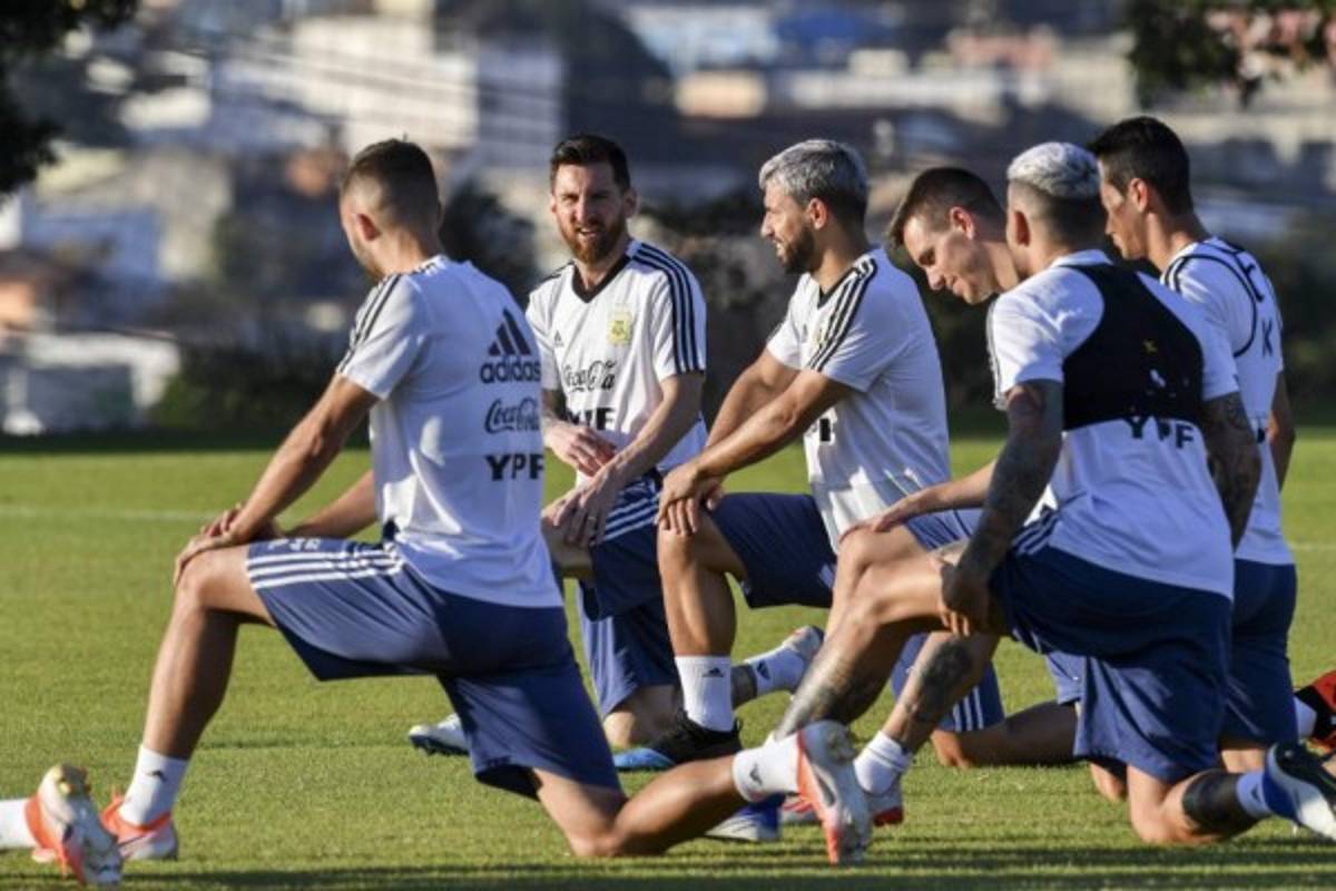 ¡Messi recibe regalo! Así fue el entreno de Argentina previo a enfrentar a Brasil