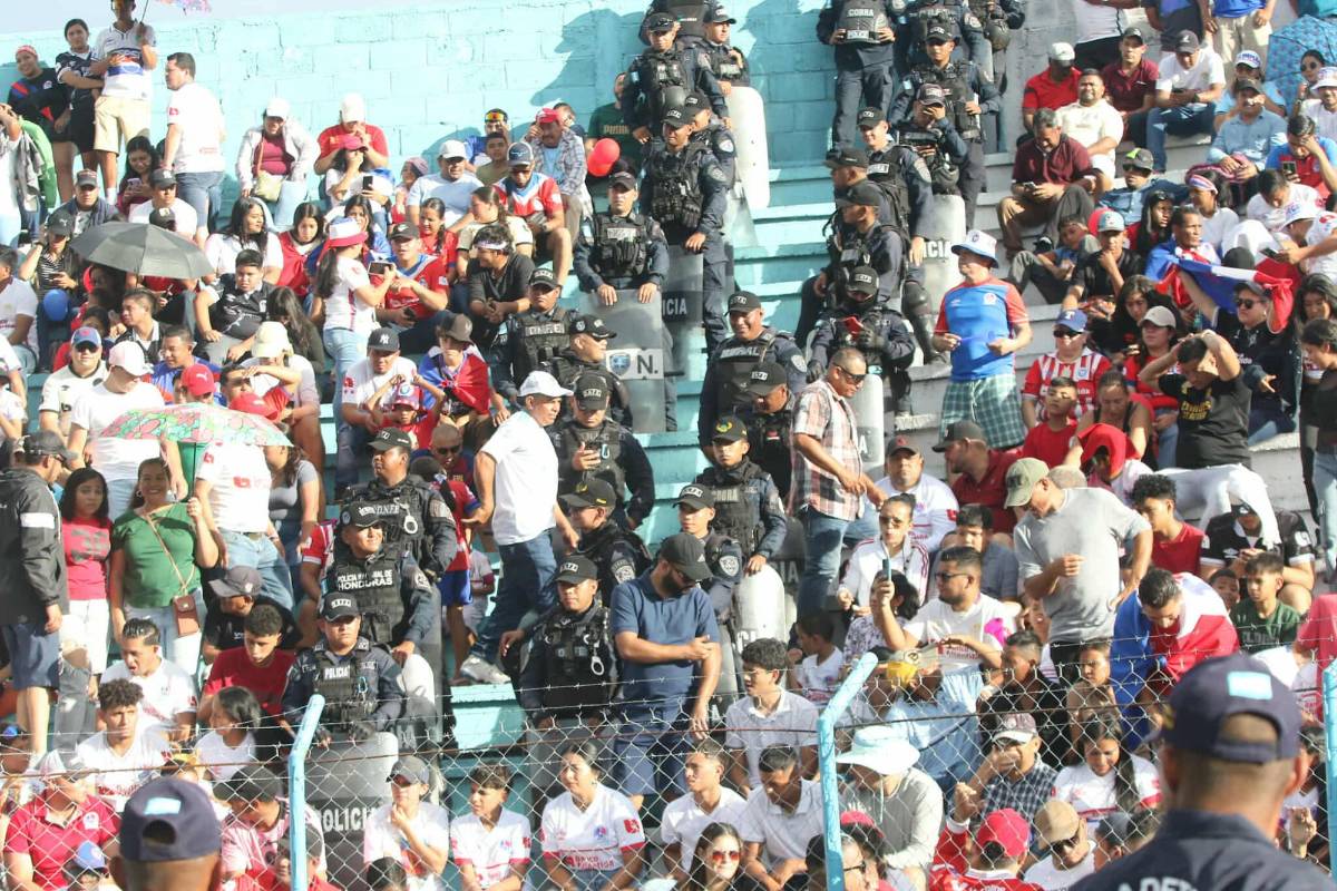 Olimpia se fue humillado, furia de Espinel, ex del León le gritó el gol a la banca y directivo bajó a hablar con los jugadores tras goleada ante Génesis PN