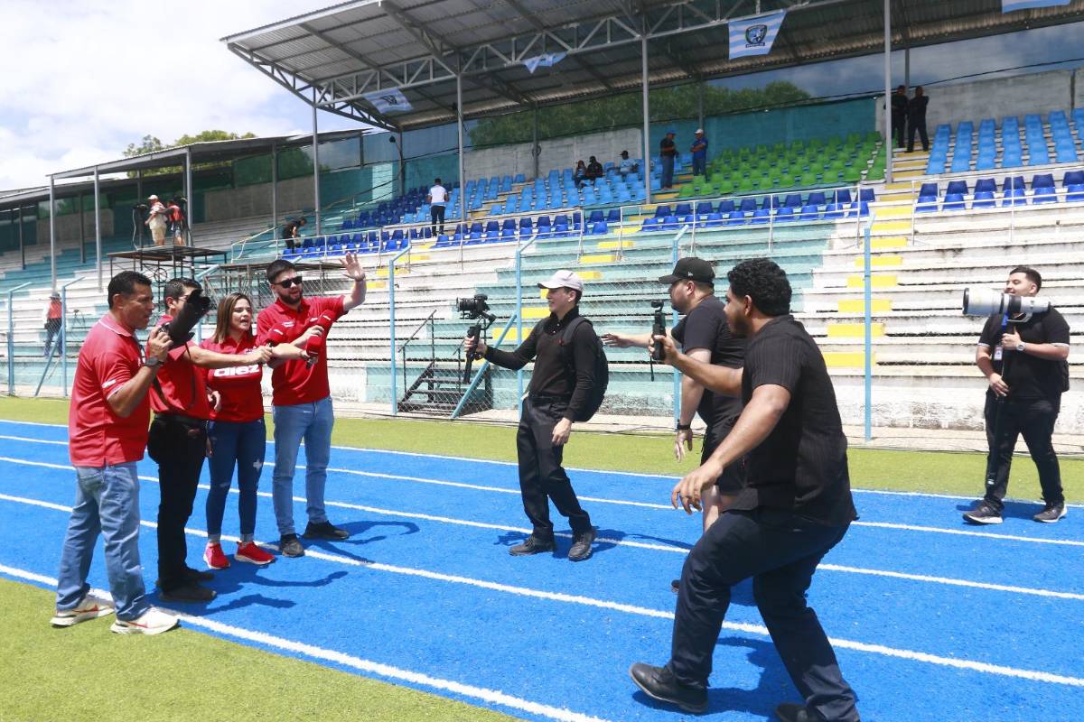 ¡Transmisión histórica! DIEZ y HCH afinan detalles para el Génesis vs Platense
