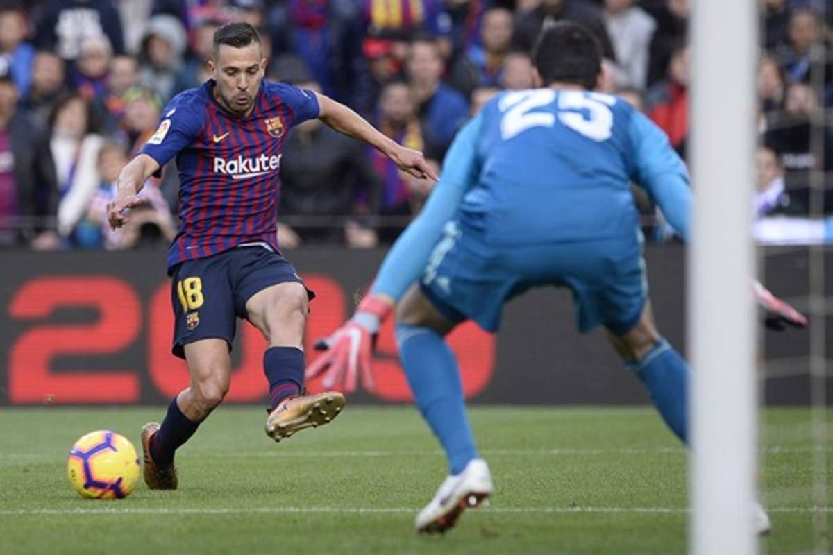 UNO A UNO: Suárez de los mejores clasificados del Barca en el clásico