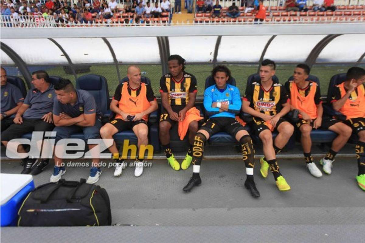 Así se despidió Julio 'Palomo” Rodríguez en su último partido con Real España.