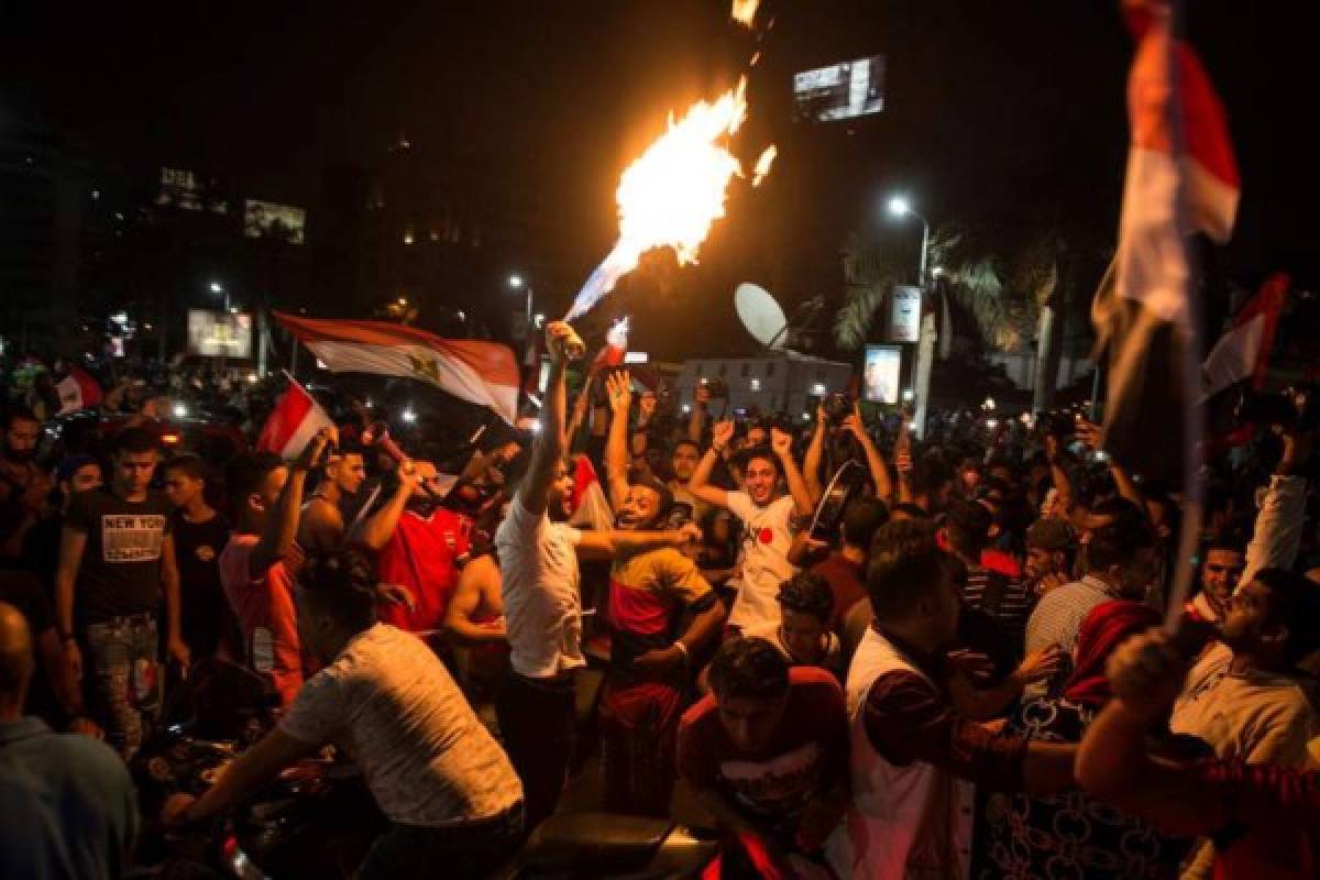 ¡UNA LOCURA! Las calles de Egipto se inundaron de personas celebrando el pase a Rusia-2018