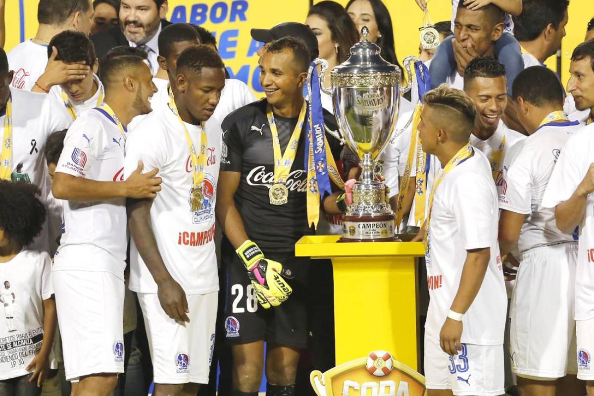 Donis Escober ganó 16 títulos con el Olimpia en la Liga Nacional de Honduras.