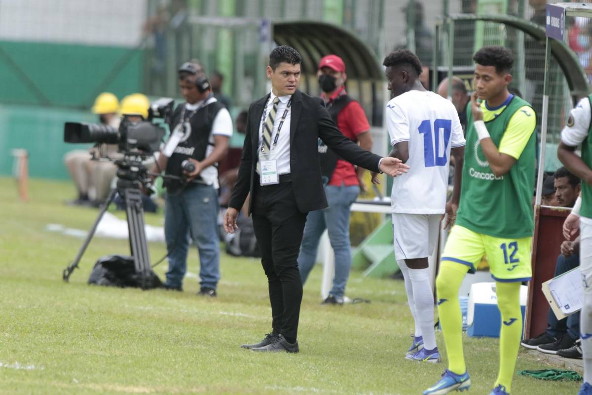 Amante de la lectura, estudioso, licenciado en educación física y ahora acaricia un Mundial: La otra cara de Luis Alvarado
