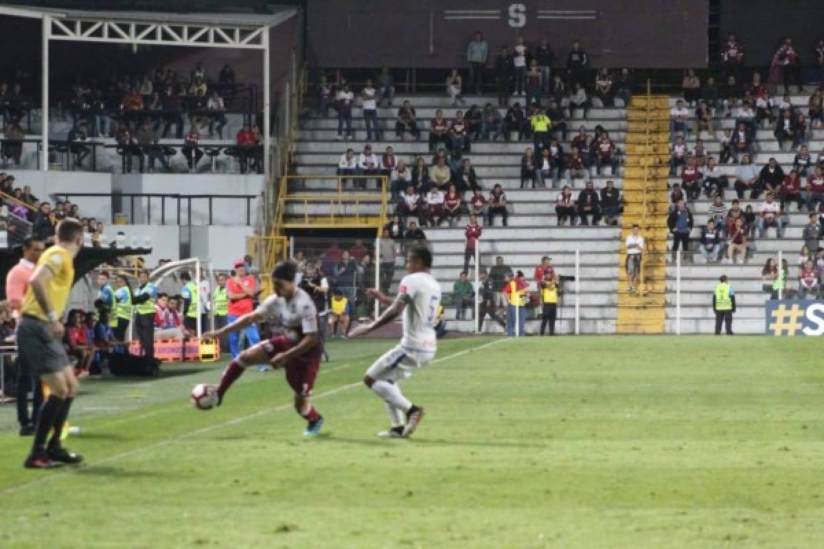 Llanto, dolor y silencio; las fotos que reflejan el desastre del Olimpia en Costa Rica