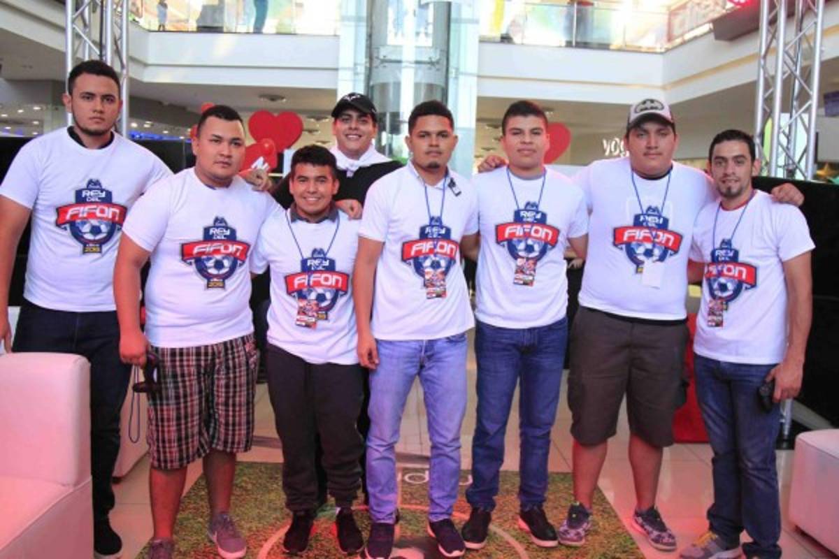 FOTOS: Así fue la fiesta que se vivió con el Rey del Fifón 2018 de Diez