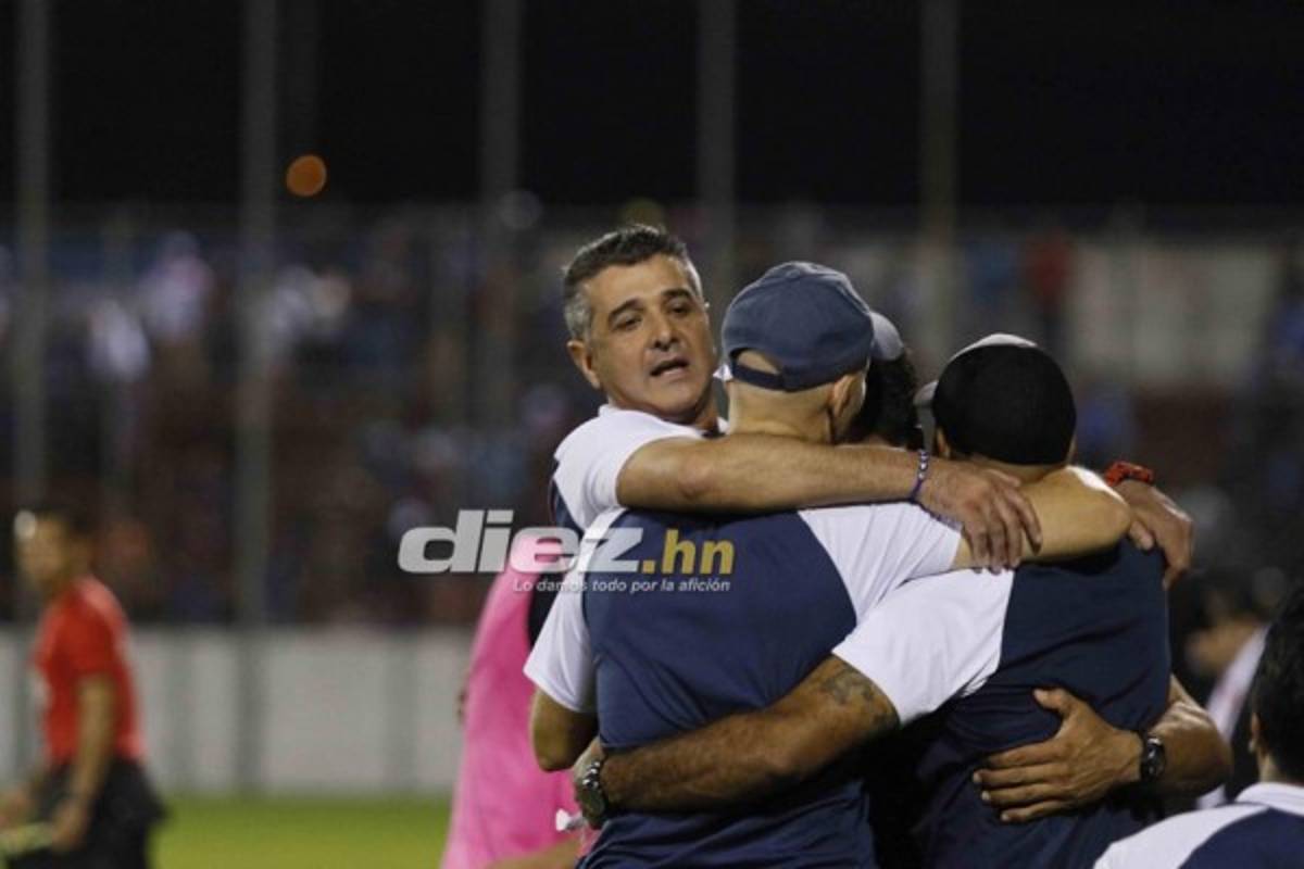 NO VISTE EN TV: La chica del escote, bellezas y ambientazo en el Excélsior