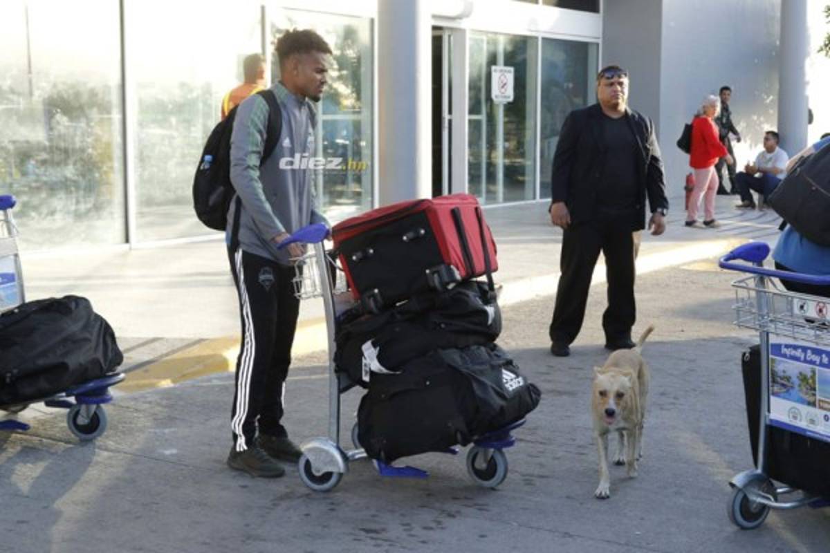¡Dos con mascarilla! Las imágenes de la llegada de Seattle Sounders a Honduras