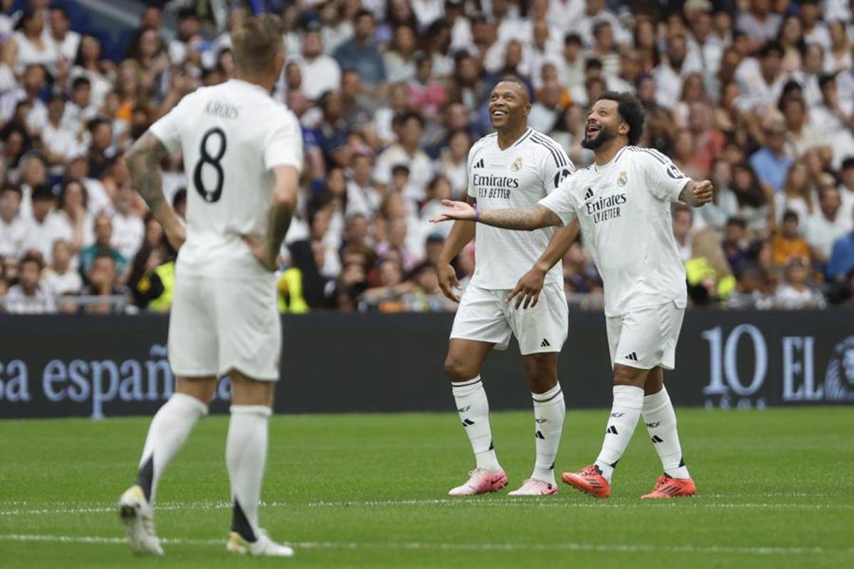 Toni Kroos volvió al Bernabéu y lo hizo con gol: Raúl se rinde ante el alemán en partido de leyendas del Real Madrid