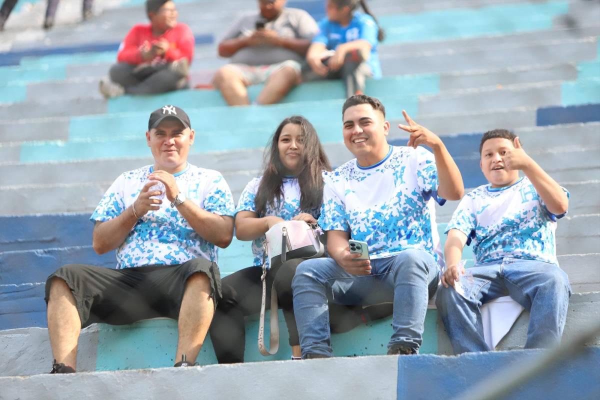 Honduras vs El Salvador: ¡Locura por los tiktokers! Cuscatlecos invaden SPS y euforia de los catrachos en el Morazán