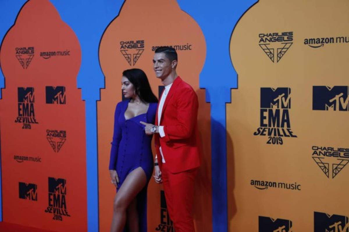 Cristiano Ronaldo y Georgina Rodríguez deslumbran en la alfombra roja de los premios MTV