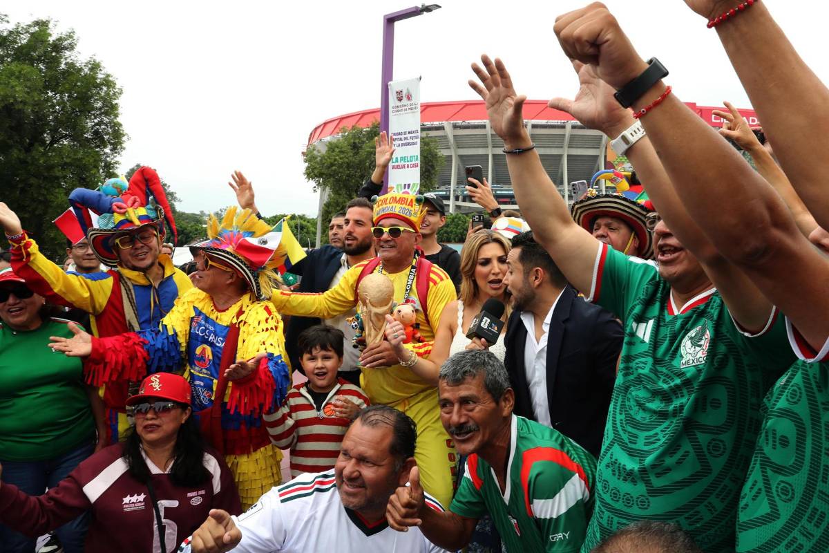 ¡El Azteca es una locura! Así se vive la fiesta previo a la inauguración del Mundial