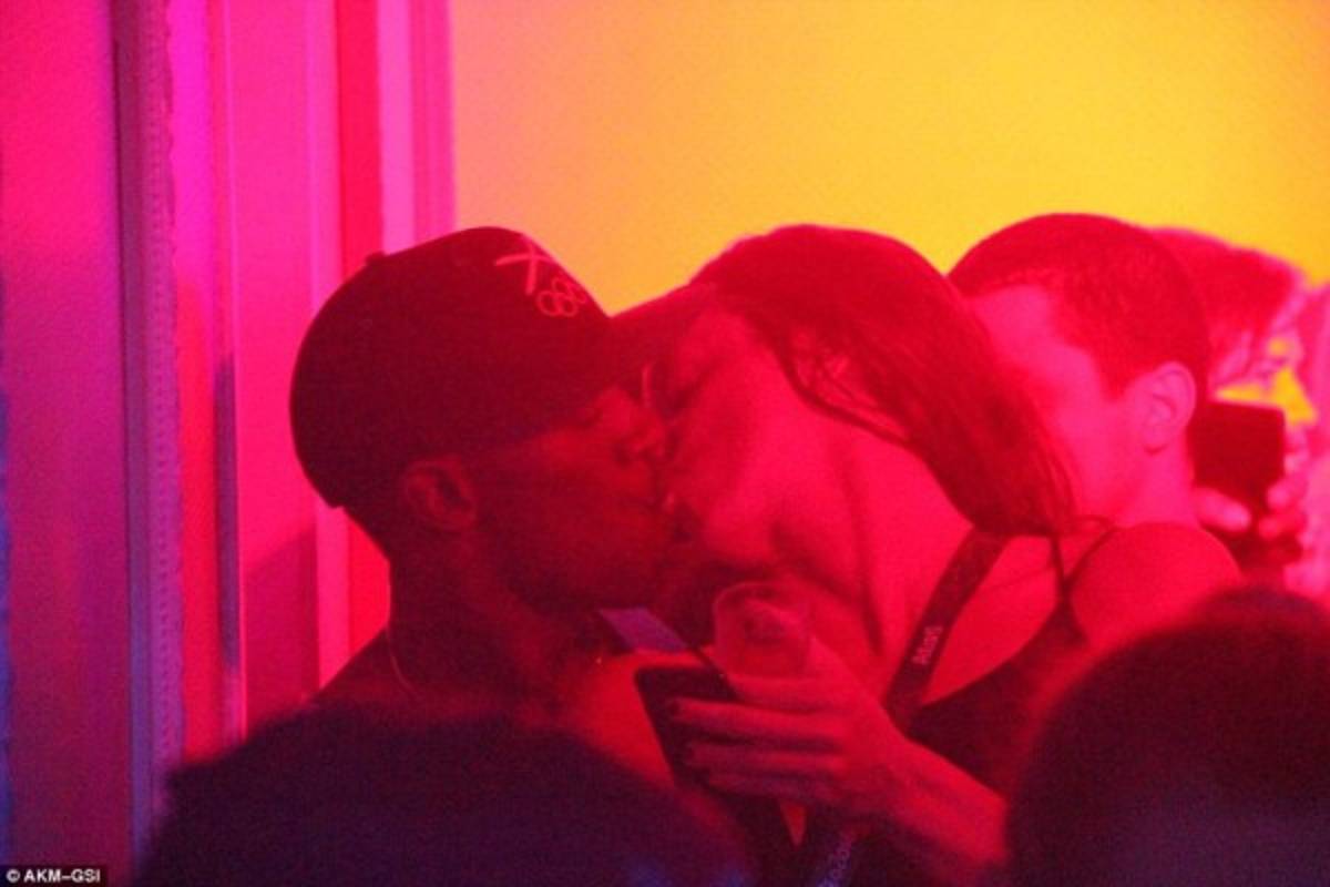 Escandalosas fotos de la fiesta de Usain Bolt ¡con una tercera mujer!