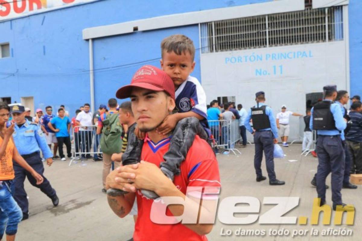 Bonito ambiente en el estadio Nacional para la final Olimpia-Motagua