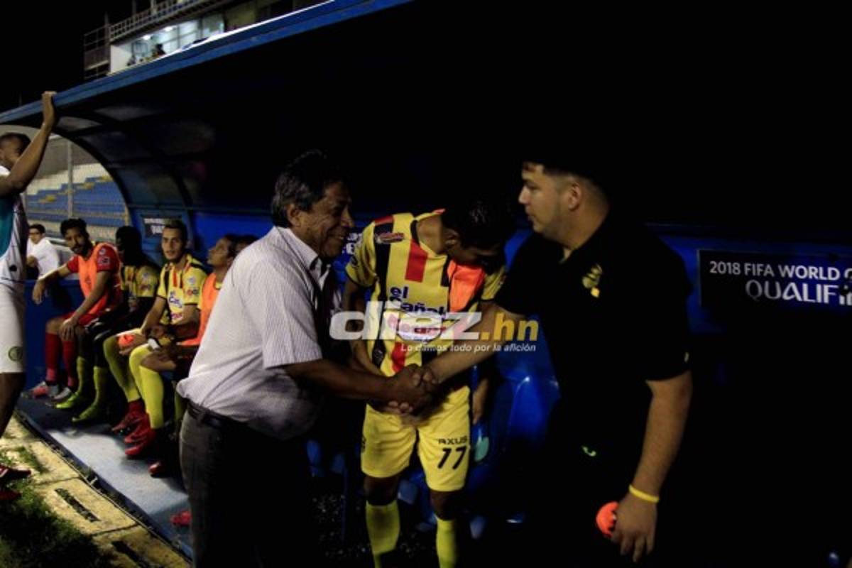 No se vio en TV: Los abrazos a Primi Maradiaga y la barra de Real España sí llegó al Morazán