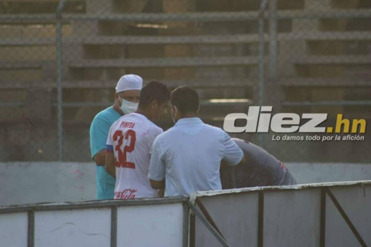 Fotos: La bronca de Obed con Carlos Pineda y el portero del Real de Minas que jugó de delantero