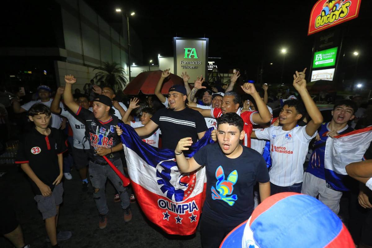 ¡Fiesta por la 39! Aficionados del Olimpia celebran por toda Honduras el título del torneo Clausura