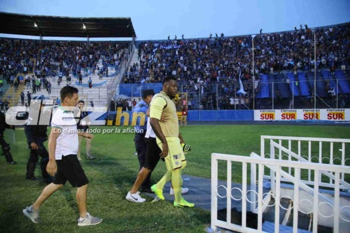 No viste en TV: John Bodden desquiciado, 'selfie' de Kevin López y caras largas en Marathón