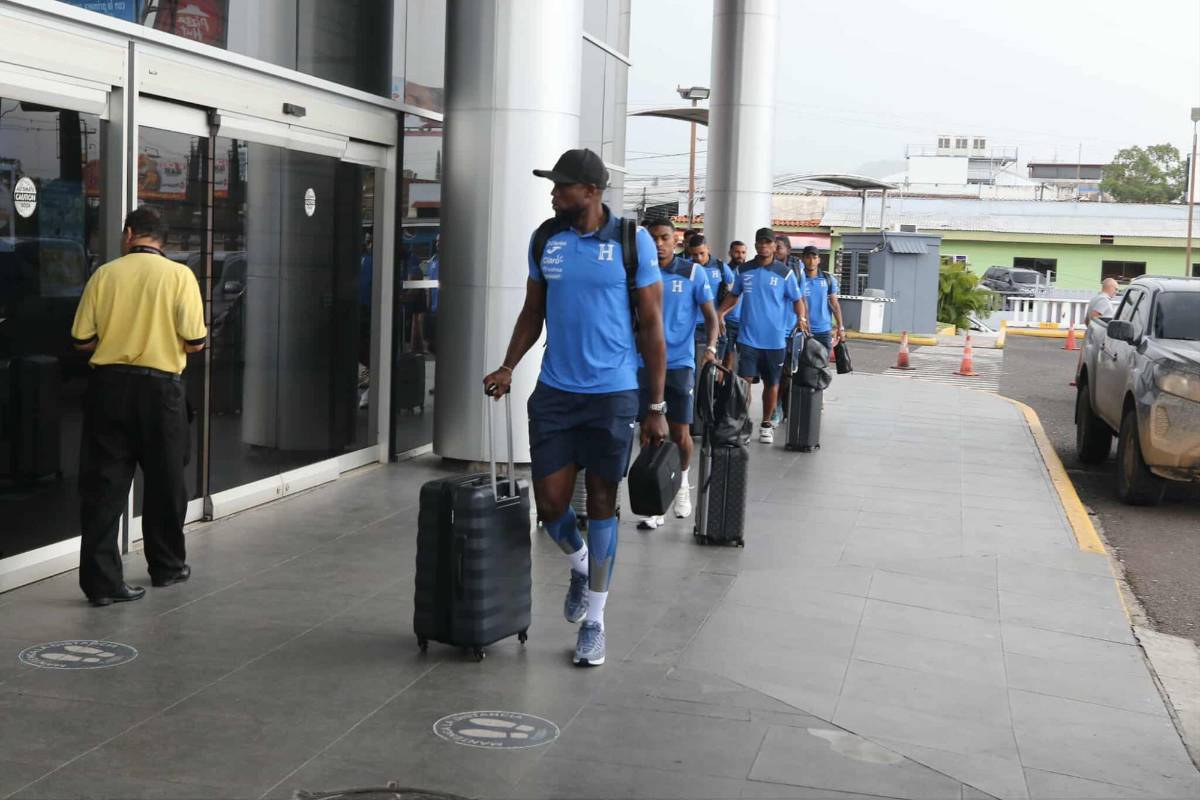 Entre risas y seriedad: así llegó Honduras a Tegucigalpa tras el empate ante Costa Rica y que ahora solo se concentra en Haití