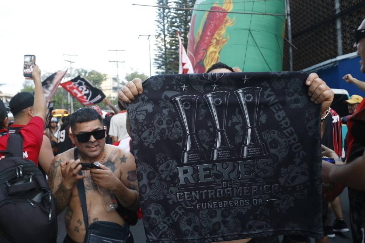 Ambientazo para el Motagua-Alajuelense y las muñecotas en el Estadio Nacional