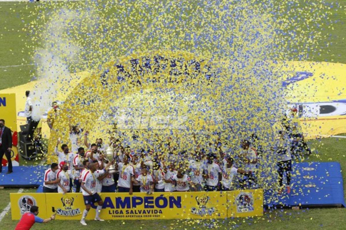 El Yankel se pinta de blanco: así fue la locura del Olimpia luego de coronarse bicampeón en Honduras
