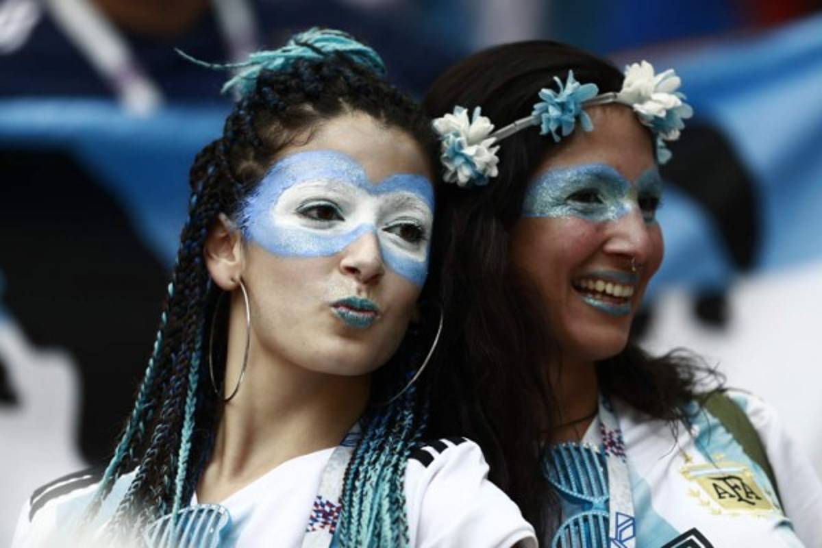 ¡HERMOSAS! Las bellas chicas en el juego entre Francia y Argentina en Rusia 2018